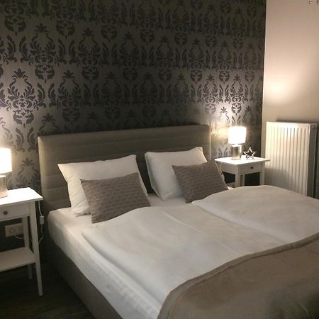 Orient Suite Sarvar Exterior foto