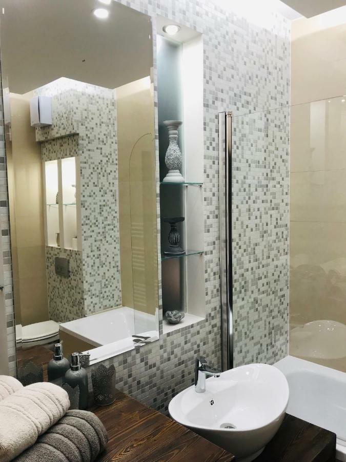 Orient Suite Sarvar Exterior foto