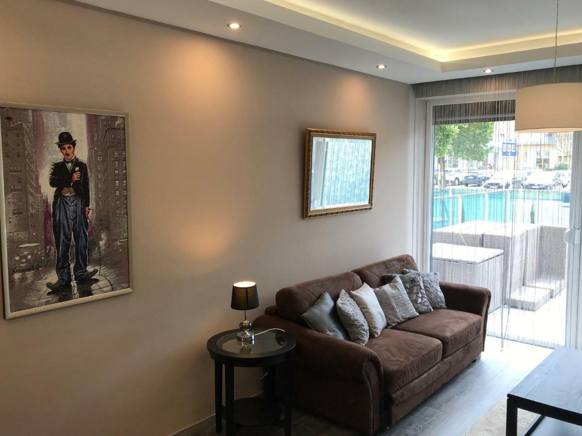 Orient Suite Sarvar Exterior foto